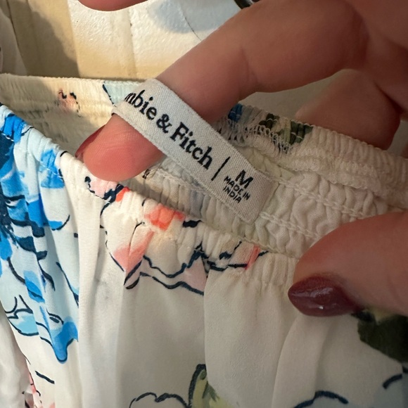 ABERCROMBIE Ruched Puff Sleeve Scoopneck Top NWOT - Picture 8 of 10